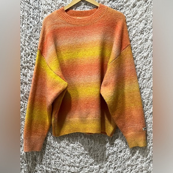 LEVIS COZY CLOUD CREWNECK SWEATER, SUNRISE INSPIRED COLORS WOMEN SIZE M - Picture 3 of 10